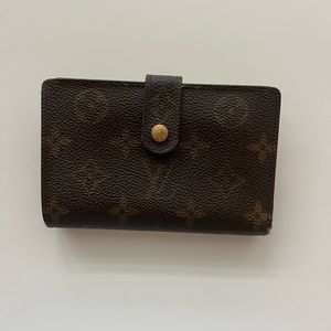 Louis Vuitton Kiss lock wallet